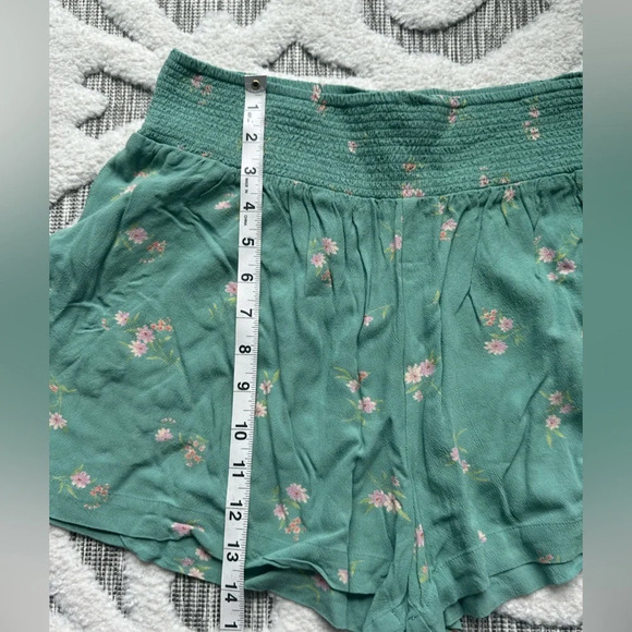 American Eagle Green Flower Shorts | Sz M - Picture 4 of 5